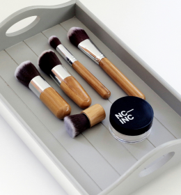Exaltez votre beauté avec des accessoires de maquillage de qualité